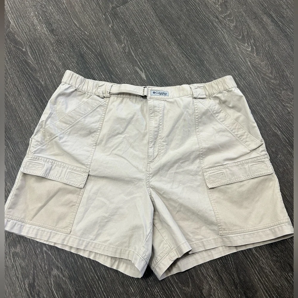 Columbia Men’s PFG Khaki Beige Outdoor Activities Cargo shorts. Size XXL - Picture 8 of 9